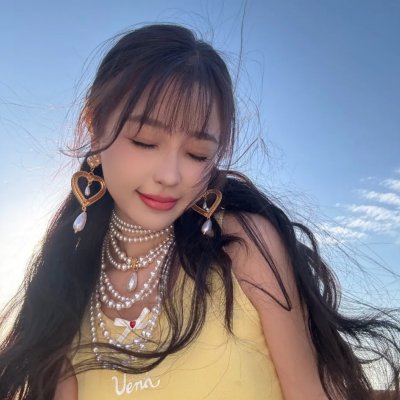 有色彩的女子